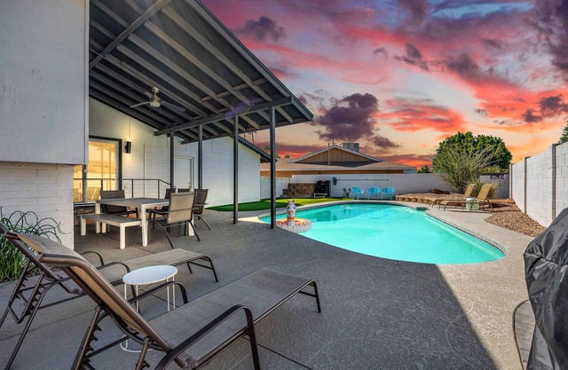 Mid-Century Modern, Old Town Getaway, Piscina climatizada