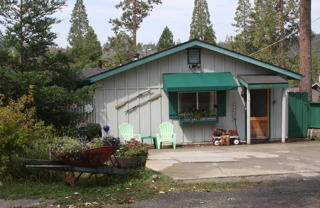 Bass Lake Cozy Cottage near Yosemite