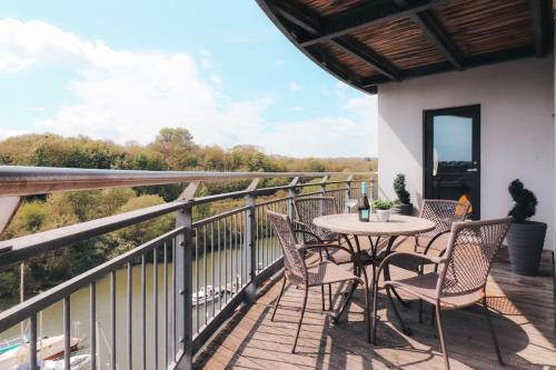 Bay View Apartment, by Solace Stays