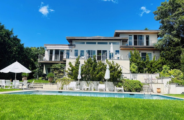 Bayfront 4 habitaciones casa de la familia. Vista panorámica al mar desde todas las habitaciones.