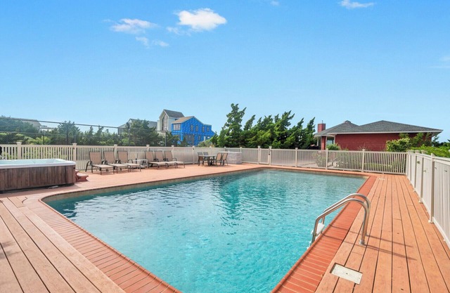 Bayfront home with private path across the street to ocean, pool and hot...