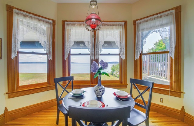 Bayfront Tulalip Vacation Rental w/ Beach Access!