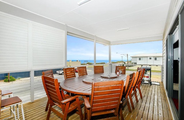 Bayside - Aldinga Beach - C21 SouthCoast Holidays