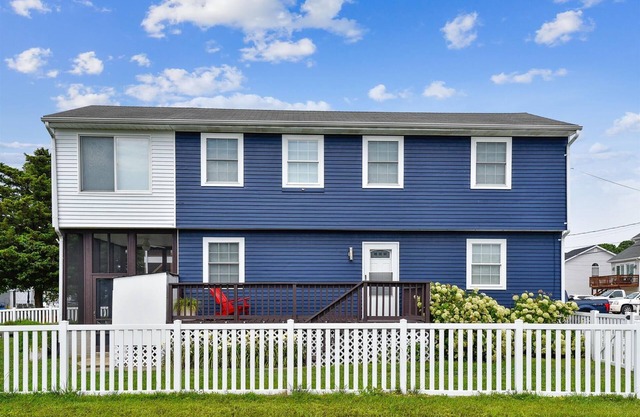 Bayside Getaway in Bethany Beach: Pet Friendly, Scenic Canal Views, Sleeps 8