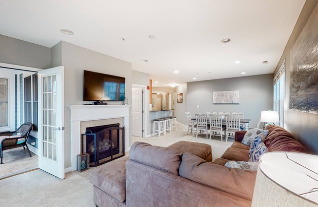 Bayside Resort 4th floor condo w/ gym, tennis court, and free WiFi