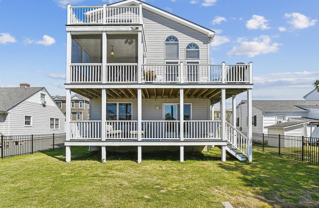 Bayside Retreat in Bethany Beach: Short Walk to Beach, Sleeps 13, Water Views!