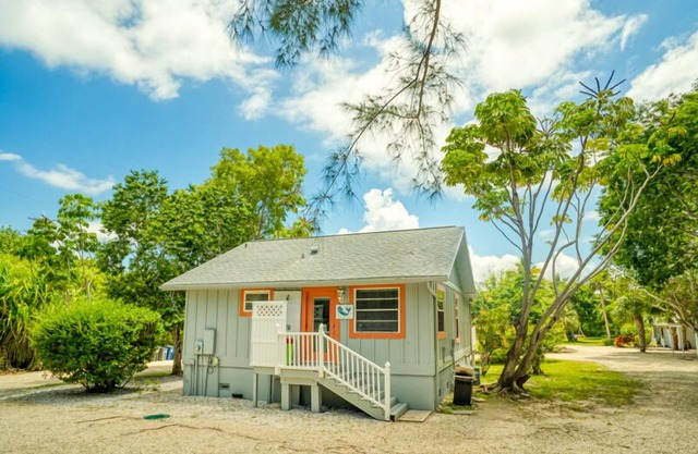 Baywatch Cabin- Boat Dock on the Channel