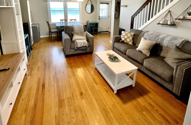 Beach Access - Free Parking - Grill