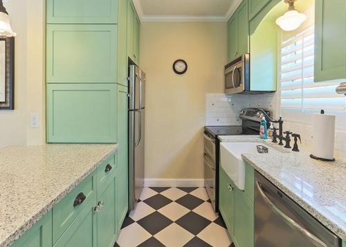 Beach Condo With Heated Pool, Coral Resort A1