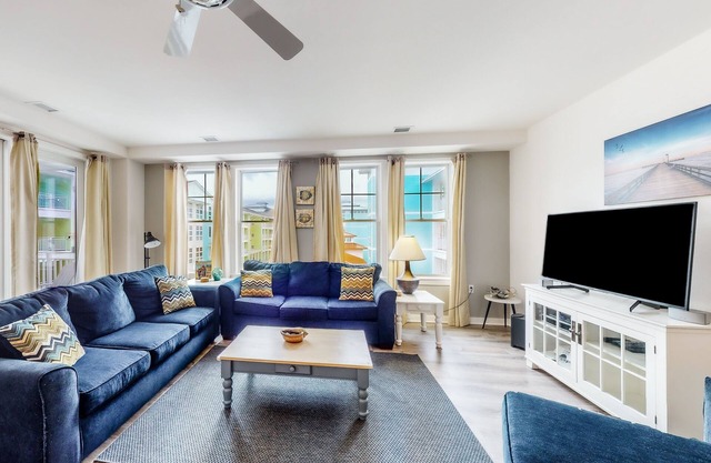 Beach condo with pool views, balcony, outdoor pool & gym