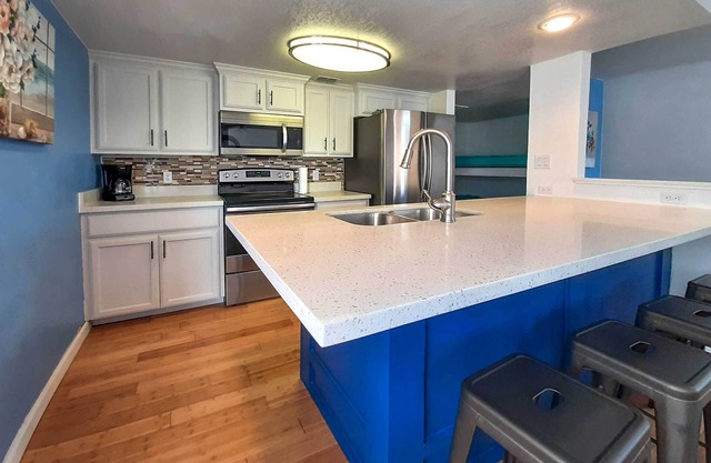 Beach Digs: Walk to Restaurants, Bars & Ocean