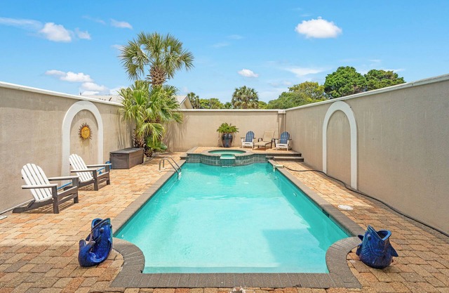 Beach Front- HEATED Inground Pool-Hot Tub-Arcade Games-New Interior Decor