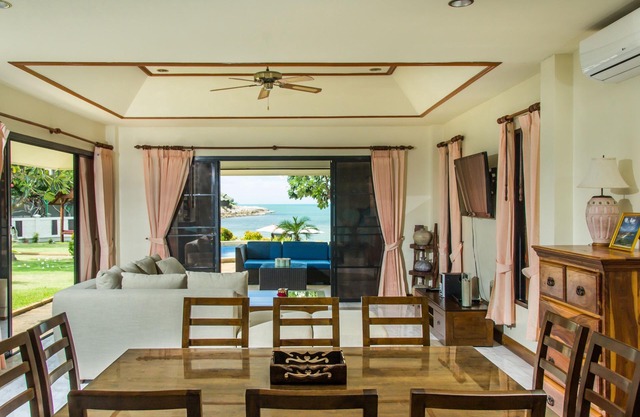 Villa frente a la playa con piscina privada y 5 habitaciones con impresionantes vistas en el resort