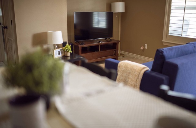 Beach Getaway-2 Bed/1 Bath - GREAT LOCATION