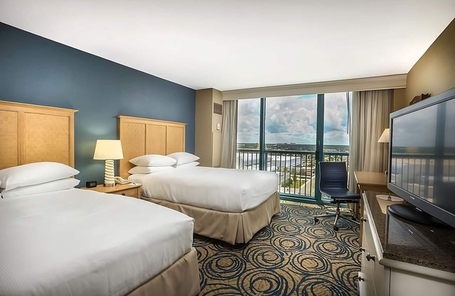 Beach Getaway! FOUR Accommodations! Pools, Spa, Beach Access, Parking Available!