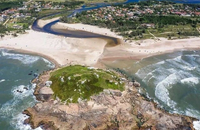 Beach house 100m from the sea