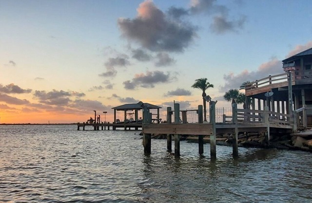 Beach House on the Bay - Fisherman's Paradise on the bay!