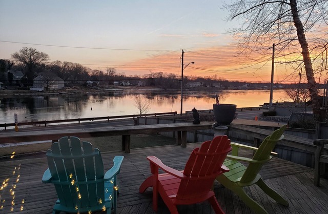 Beach House - relax on the deck - stunning sunrises!