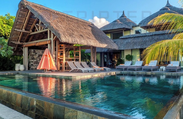 Casa de playa con piscina privada en Belle Mare - Searou por TRIPTER