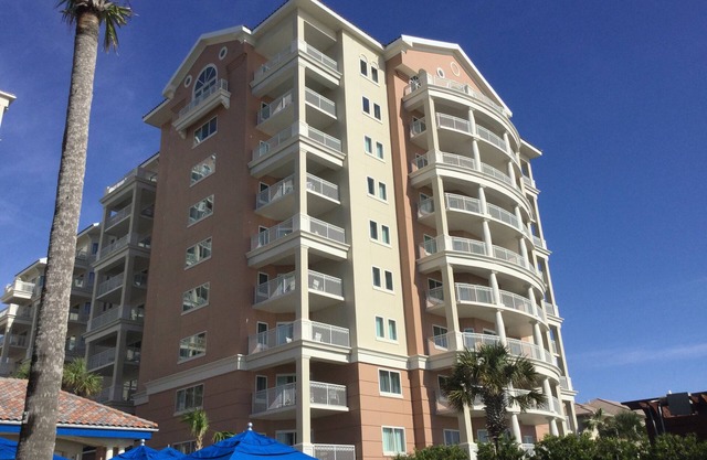 Beach/ Ocean Direct Ocean Front View 2 minutes from the Beach