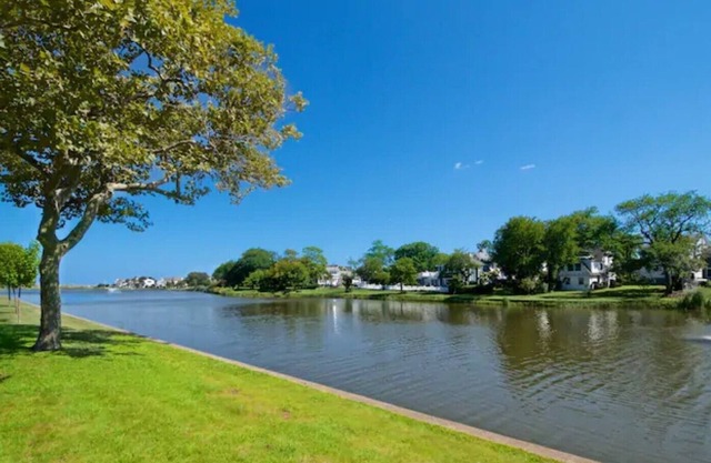 Beach Paradise - Luxury Spacious Home 5 mins Walk to Beach