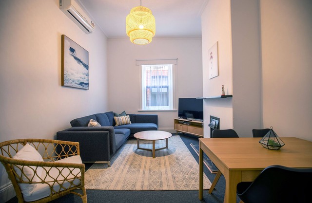 "Beach & Pines" Glenelg | 3BR ♡ Wifi ♡ Courtyard