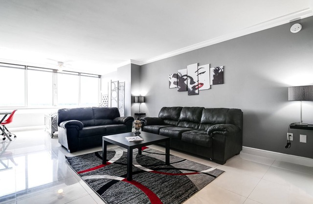 Located on the BEACH! Cozy renovated 1 bedroom with sunset views