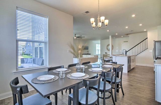 Beach Shuttle & Pool: Bishop's Landing Townhome