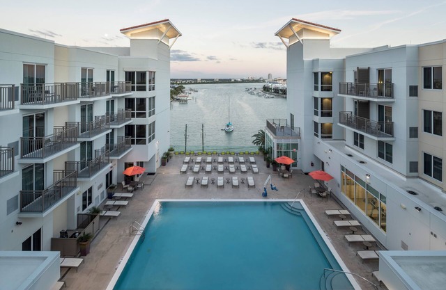 Beach Vacation! Near Clearwater Beach, Pool, Bar, Free Buffet Breakfast