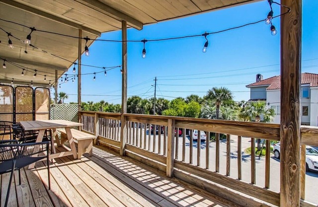 Beach Vacation! Walkable to Dining&Shopping-Unit B