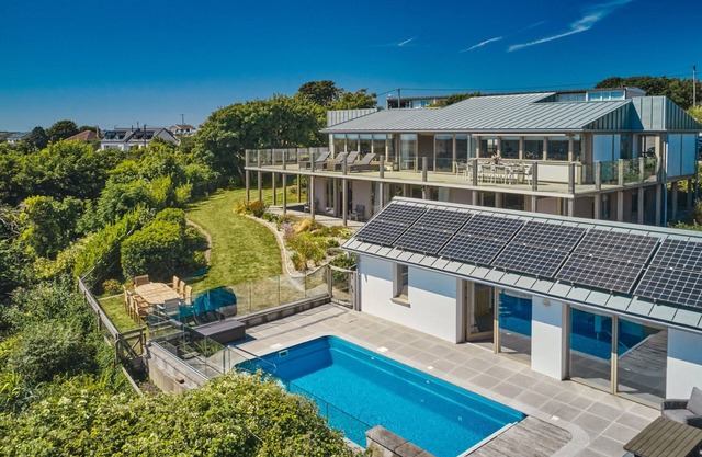 Beach View - Luxury Cottages