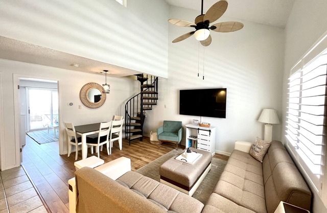 Beachfront 2 Bd Condo with Pool & ocean views-5 min to Atlantic City