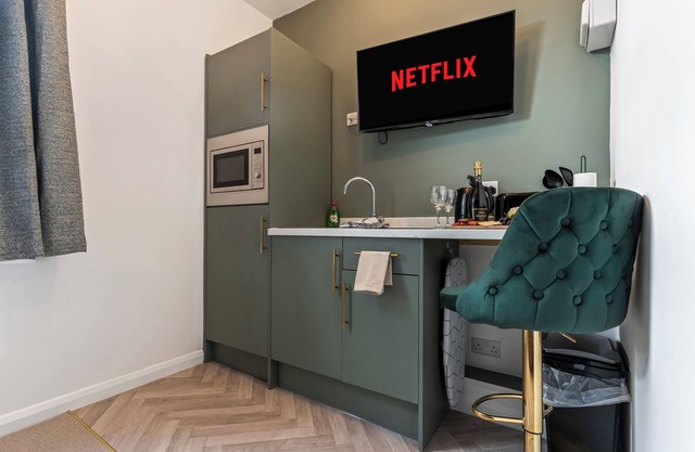 Beachfront Aparthotel, Deluxe Apartment with free parking #5