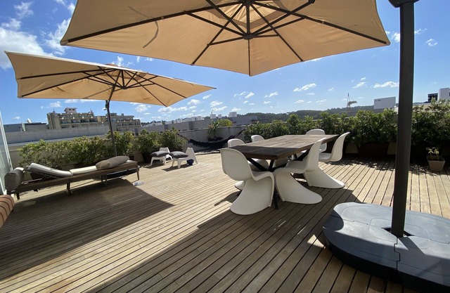 Beachfront apartment with roof terrace