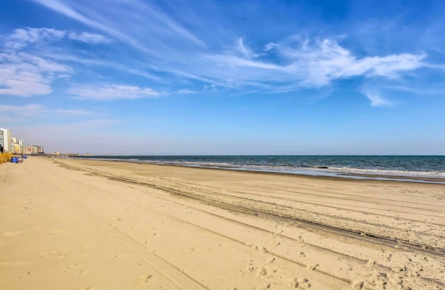 Beachfront Condo in Myrtle Beach w/ Pool Access