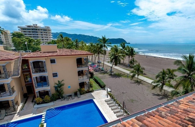 FRENTE A LA PLAYA condominio 2 dormitorios JACO