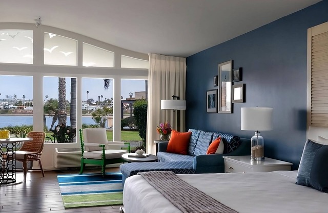 Beachfront Location! Water Activities and Pools Onsite! Pets are Allowed!