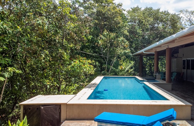 Ocean / Pacific Beachfront Studio- 425 SQ. pies