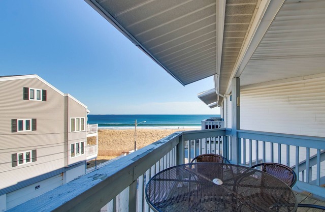 Beachfront Old Orchard Beach Condo w/ Balcony