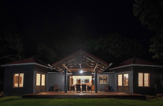 Beachfront paradise,super fast internet,queen beds, private