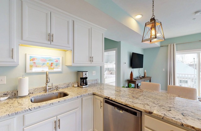 Beachside Abode 2B | One- block from Beach | Balcony | Bayley Vacation Rentals