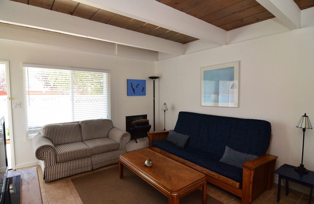 Aptos junto a la playa: paseo rápido a la playa, mascotas, wifi, lavadora y secadora