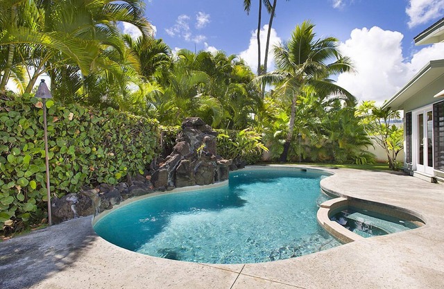 Beachside Kailua Remodeled w / AC 3 minutos a pie de playa - Contacte con el propietario / Tarifas