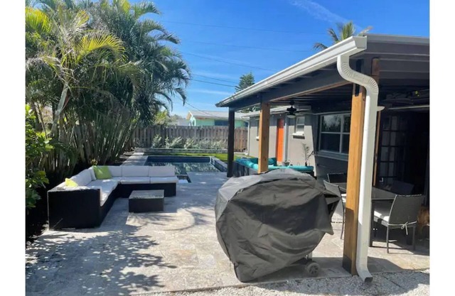 Beachside Oasis with Heated Pool & Jacuzzi!