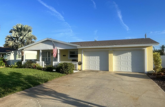 Beachside Ormond Beach Bungalow