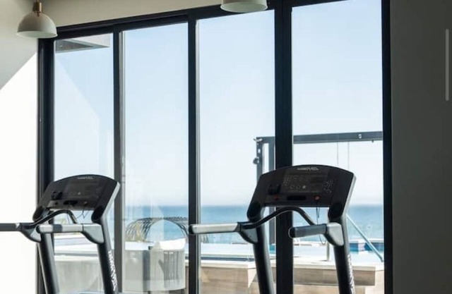 Beachside Premium Condo | Pool + Hot Tub Escape