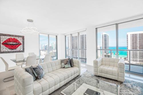 Beachwalk Resort - Waterfront huge 3-Bedroom apartment with direct ocean-view!