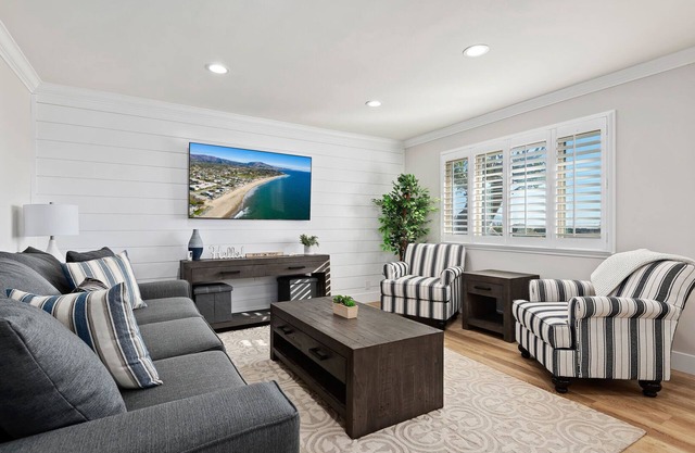 Beachy Bluffs - Luxury townhome in Carpinteria