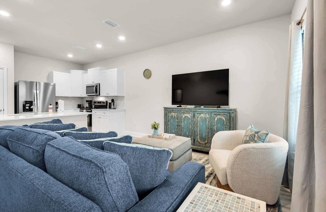 Beachy Gulf Breeze Home | Family & Pet Friendly