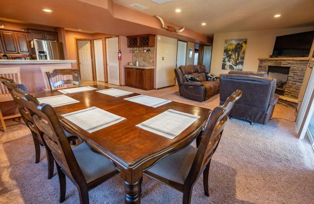 Bear Creek Lodge - Spa - Fire Table - 3min to Trails